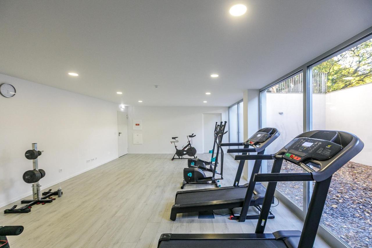 Lovelystay - Modern Loft With Gym & Free Parking Minutes Away From Cbd Porto Exterior photo
