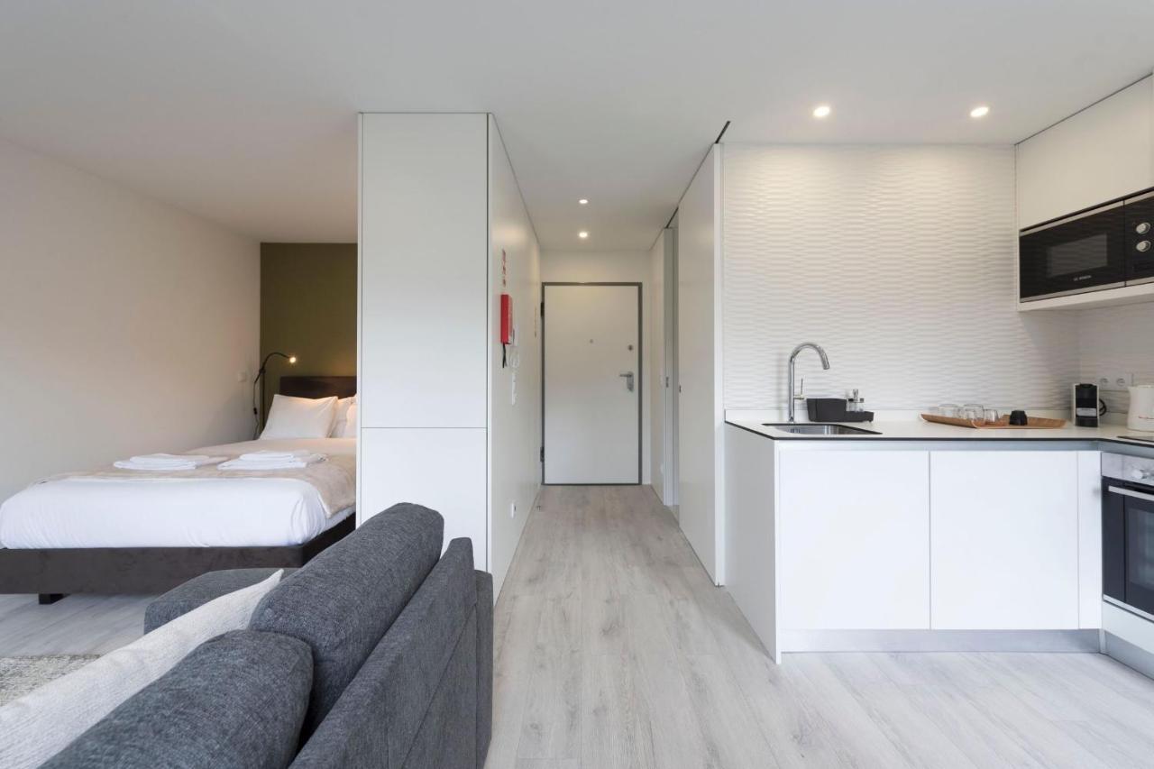 Lovelystay - Modern Loft With Gym & Free Parking Minutes Away From Cbd Porto Exterior photo
