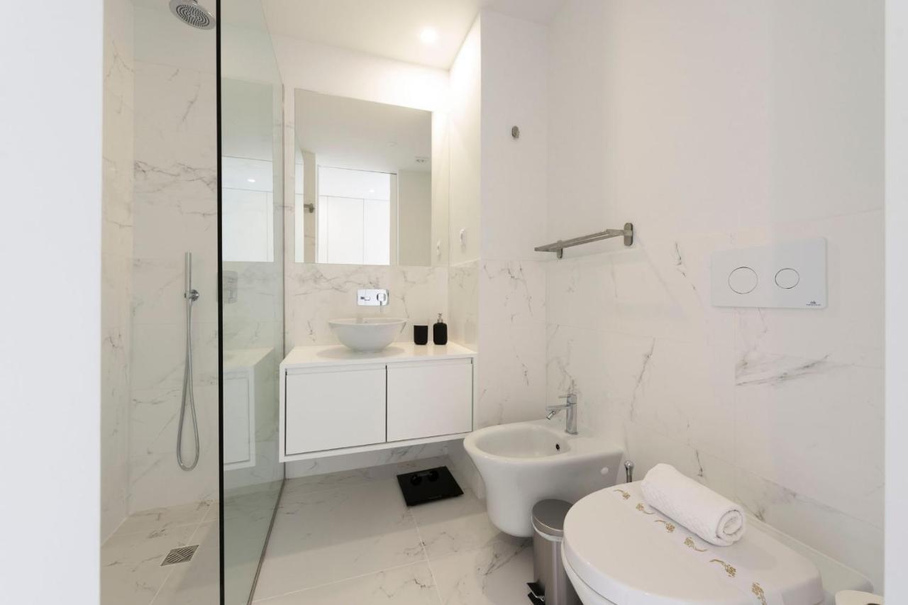 Lovelystay - Modern Loft With Gym & Free Parking Minutes Away From Cbd Porto Exterior photo